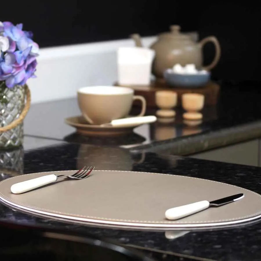 Platzset oval 45 x 34 cm taupe / weiß